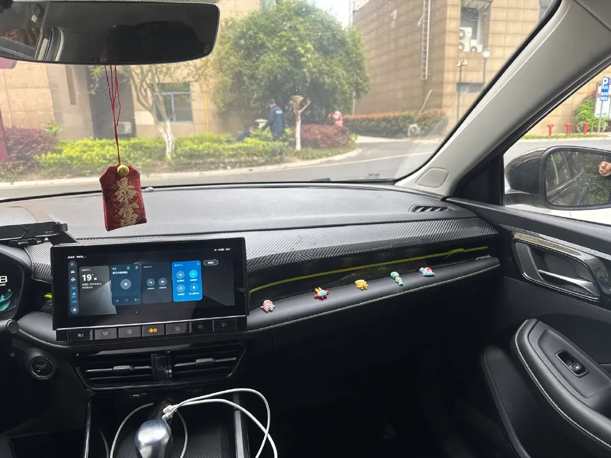 2021 Roewe i5 1.5L 120HP L4 CVT,autocango,china used car exporter,china ev exporter,chinese used car exporter,chinese used ev exporter