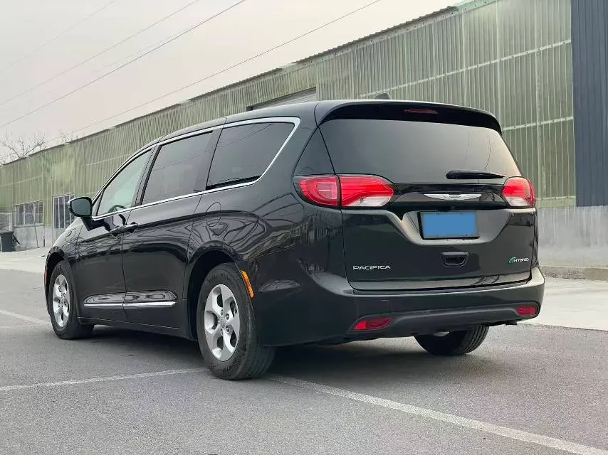 2018 Chrysler Pacifica 3.6L 245HP V6 E-CVT PHEV 16KWH,autocango,china used car exporter,china ev exporter,chinese used car exporter,chinese used ev exporter