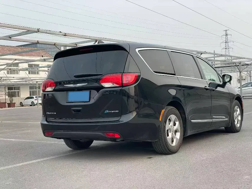 2018 Chrysler Pacifica 3.6L 245HP V6 E-CVT PHEV 16KWH,autocango,china used car exporter,china ev exporter,chinese used car exporter,chinese used ev exporter