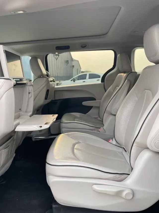 2018 Chrysler Pacifica 3.6L 245HP V6 E-CVT PHEV 16KWH,autocango,china used car exporter,china ev exporter,chinese used car exporter,chinese used ev exporter