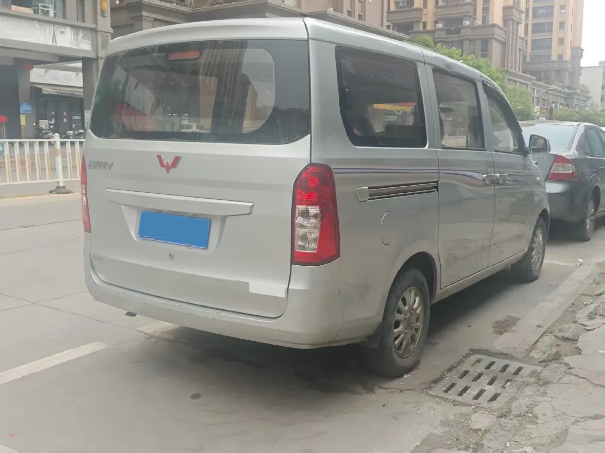 2019 WuLing HongGuang V 1.5L 105HP L4 5MT,autocango,china used car exporter,china ev exporter,chinese used car exporter,chinese used ev exporter
