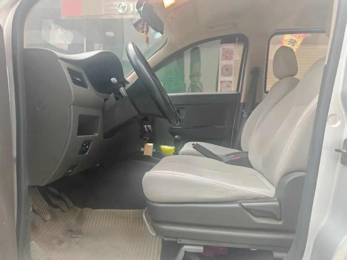 2019 WuLing HongGuang V 1.5L 105HP L4 5MT,autocango,china used car exporter,china ev exporter,chinese used car exporter,chinese used ev exporter