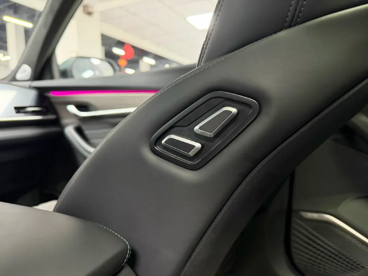 2025 Geely Monjaro 2.0T 238HP L4 8AT,autocango,china used car exporter,china ev exporter,chinese used car exporter,chinese used ev exporter