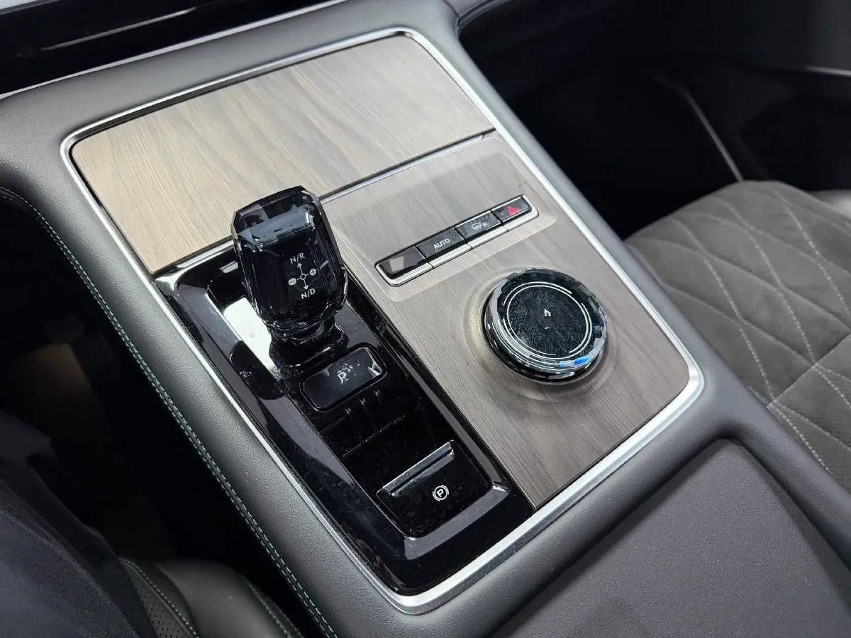 2025 Geely Monjaro 2.0T 238HP L4 8AT,autocango,china used car exporter,china ev exporter,chinese used car exporter,chinese used ev exporter