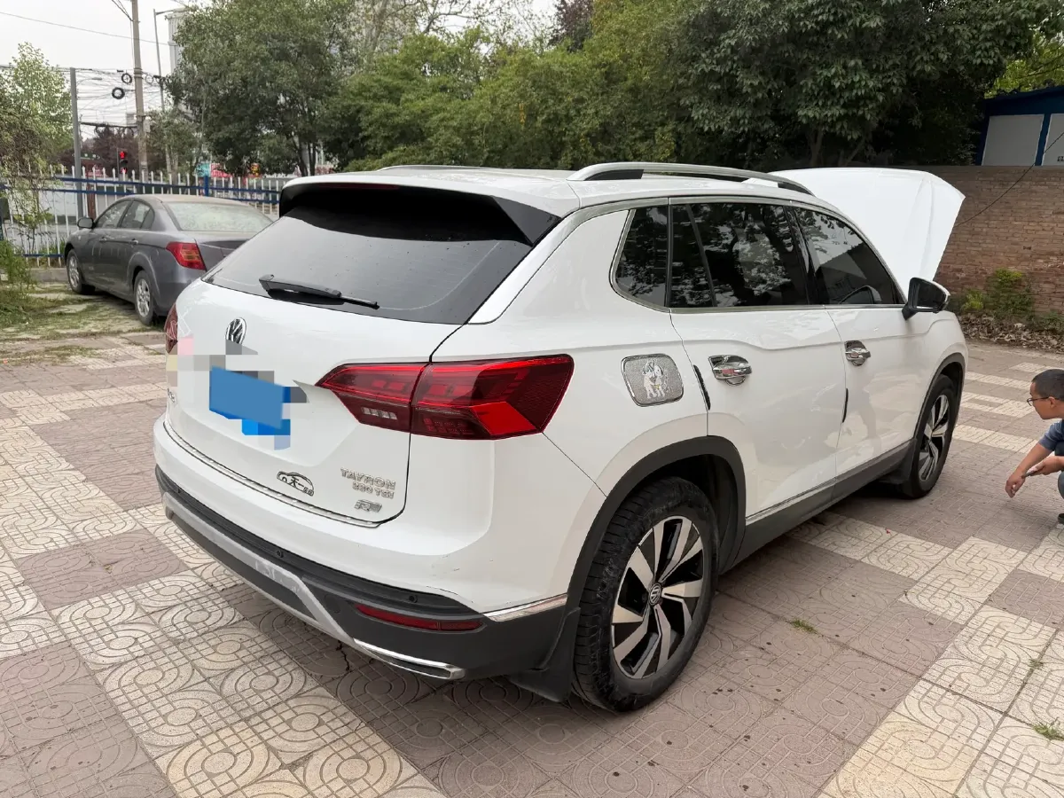 2019 Jeep Cherokee 2.0T 234HP L4 9AT,autocango,china used car exporter,china ev exporter,chinese used car exporter,chinese used ev exporter