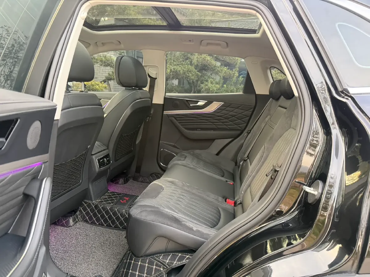 2022 HongQi HS5 2.0T 224HP L4 6AT,autocango,china used car exporter,china ev exporter,chinese used car exporter,chinese used ev exporter