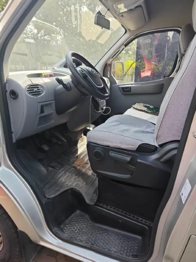 2021 MAXUS XinTu V80 2.0T 127HP L4 6MT,autocango,china used car exporter,china ev exporter,chinese used car exporter,chinese used ev exporter