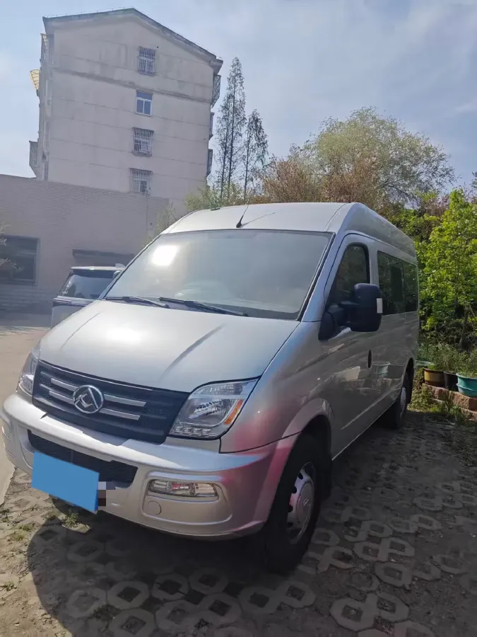 2021 MAXUS XinTu V80 2.0T 127HP L4 6MT,autocango,china used car exporter,china ev exporter,chinese used car exporter,chinese used ev exporter