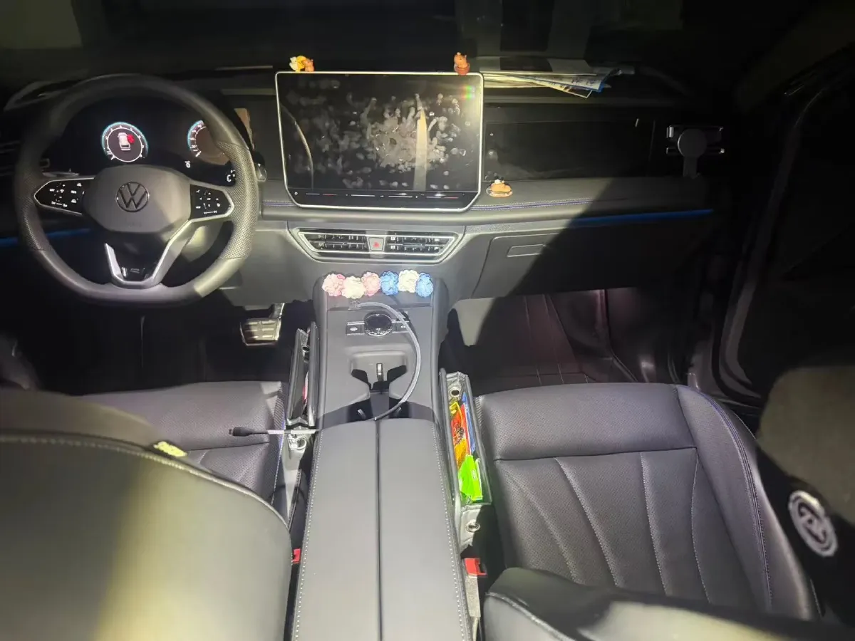 2024 Volkswagen Tiguan L 2.0T 186HP L4 7DCT,autocango,china used car exporter,china ev exporter,chinese used car exporter,chinese used ev exporter