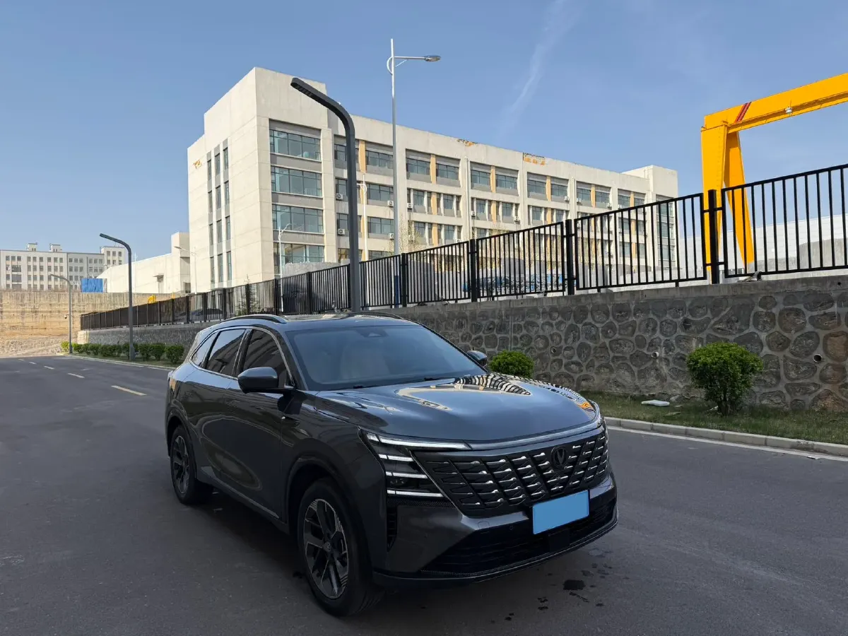 2025 ChangAn CS75 Plus 1.5T 192HP L4 8AT,autocango,china used car exporter,china ev exporter,chinese used car exporter,chinese used ev exporter