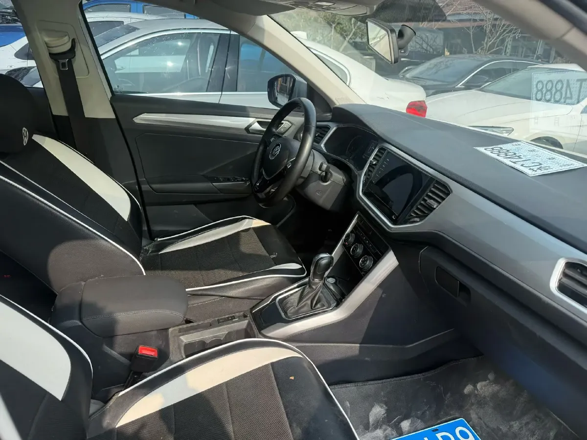 2022 Volkswagen T-Roc 1.4T 150HP L4 7DCT,autocango,china used car exporter,china ev exporter,chinese used car exporter,chinese used ev exporter