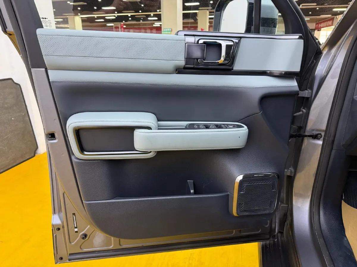 2025 FangChengBao Bao 5 1.5T 194HP L4 E-CVT PHEV 31.8KWH,autocango,china used car exporter,china ev exporter,chinese used car exporter,chinese used ev exporter