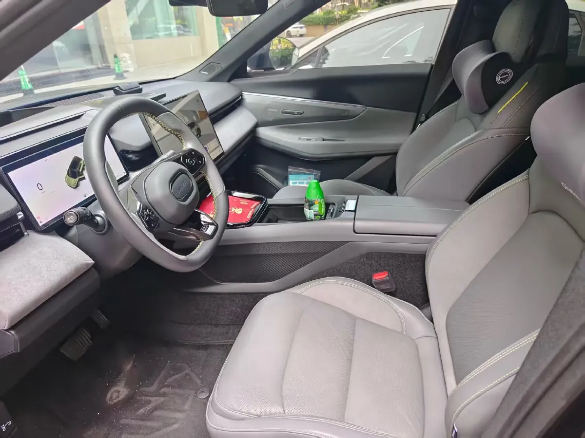 2023 LYNK&CO 08 EM-P 1.5T 163HP L4 3DHT PHEV 39.8KWH,autocango,china used car exporter,china ev exporter,chinese used car exporter,chinese used ev exporter