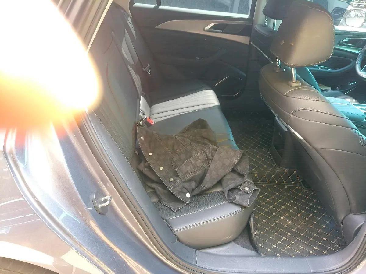 2023 HongQi H5 1.5T 169HP L4 7DCT,autocango,china used car exporter,china ev exporter,chinese used car exporter,chinese used ev exporter