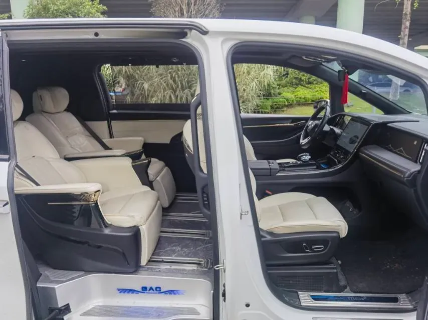 2023 GAC Trumpchi M8 2.0T 252HP L4 8AT,autocango,china used car exporter,china ev exporter,chinese used car exporter,chinese used ev exporter