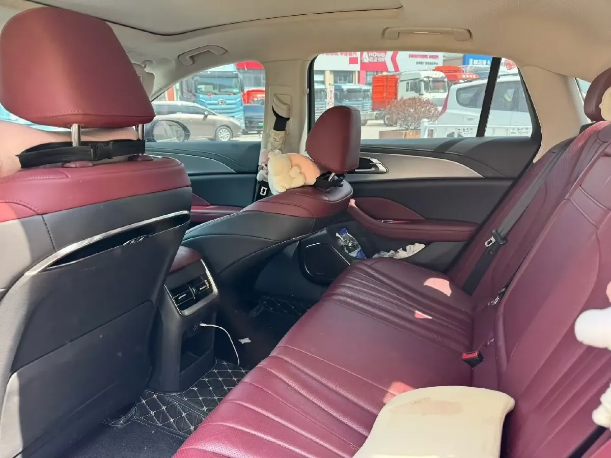 2024 HongQi H5 2.0T 224HP L4 8AT,autocango,china used car exporter,china ev exporter,chinese used car exporter,chinese used ev exporter