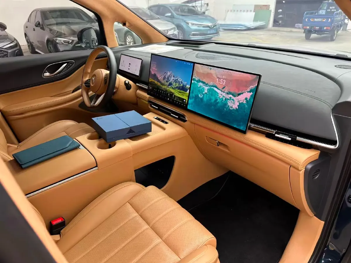 2025 Voyah Dream 1.5T 150HP L4 PHEV 41.7KWH,autocango,china used car exporter,china ev exporter,chinese used car exporter,chinese used ev exporter