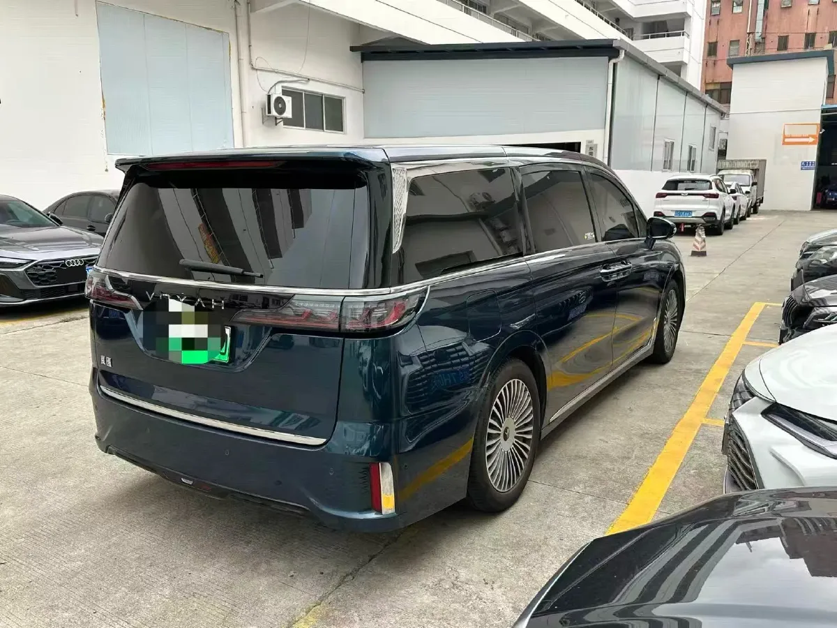 2025 Voyah Dream 1.5T 150HP L4 PHEV 41.7KWH,autocango,china used car exporter,china ev exporter,chinese used car exporter,chinese used ev exporter