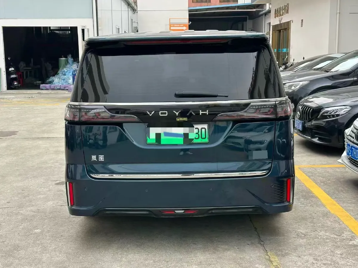 2025 Voyah Dream 1.5T 150HP L4 PHEV 41.7KWH,autocango,china used car exporter,china ev exporter,chinese used car exporter,chinese used ev exporter