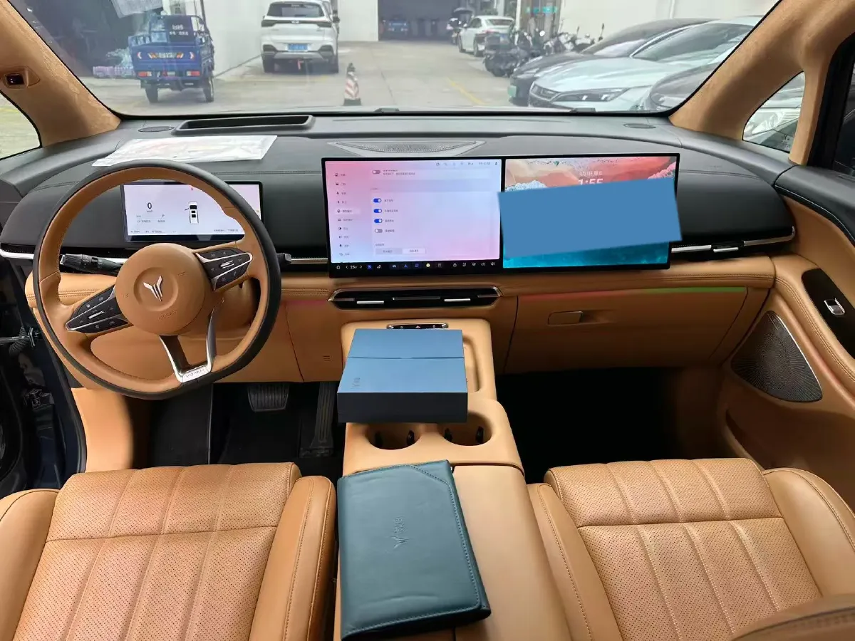 2025 Voyah Dream 1.5T 150HP L4 PHEV 41.7KWH,autocango,china used car exporter,china ev exporter,chinese used car exporter,chinese used ev exporter