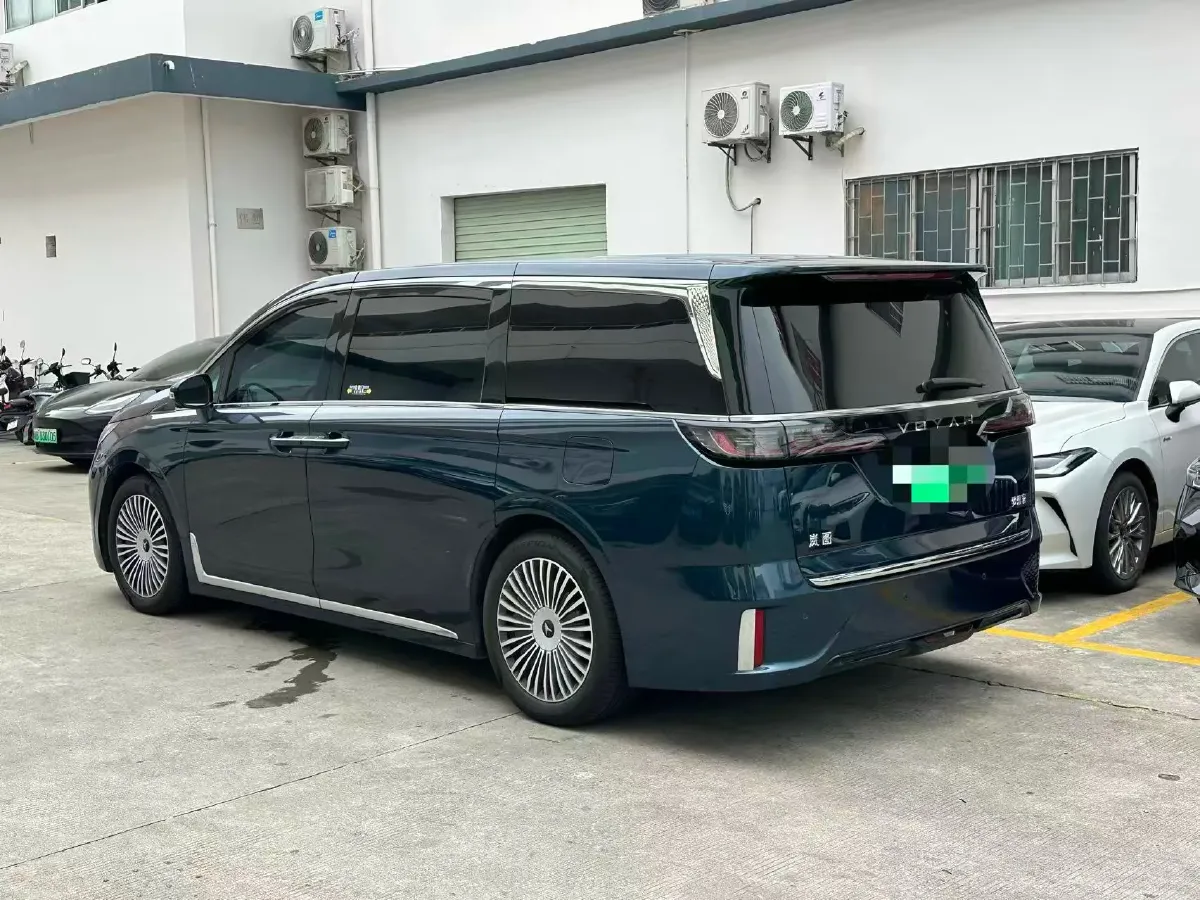 2025 Voyah Dream 1.5T 150HP L4 PHEV 41.7KWH,autocango,china used car exporter,china ev exporter,chinese used car exporter,chinese used ev exporter