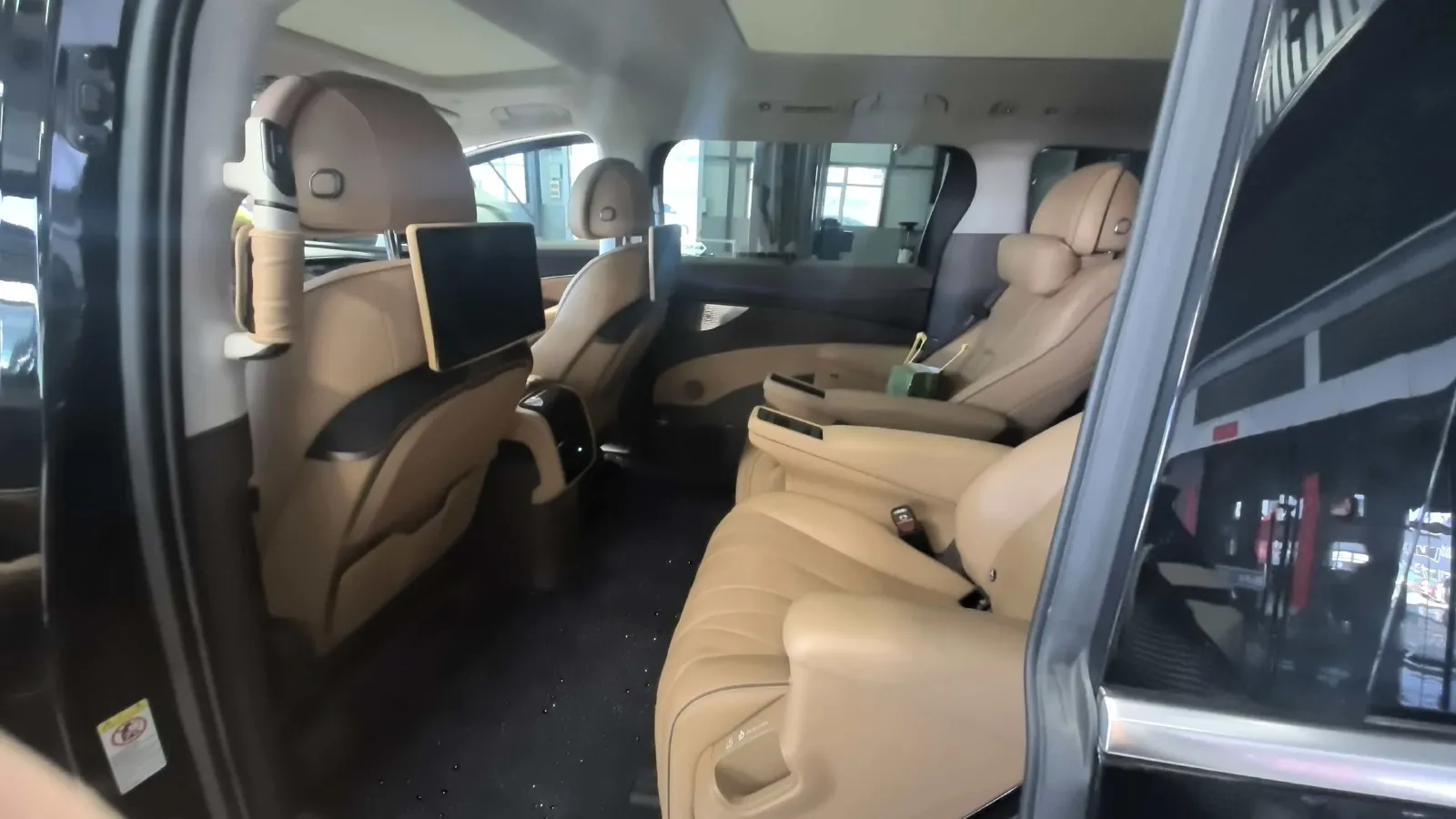 2024 Denza D9 1.5T 139HP L4 E-CVT PHEV 40KWH,autocango,china used car exporter,china ev exporter,chinese used car exporter,chinese used ev exporter