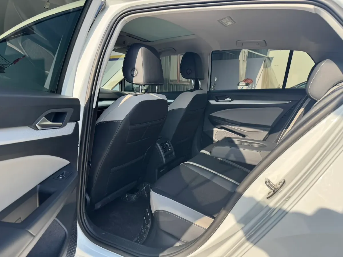 2023 Volkswagen Golf 1.4T 150HP L4 7DCT,autocango,china used car exporter,china ev exporter,chinese used car exporter,chinese used ev exporter