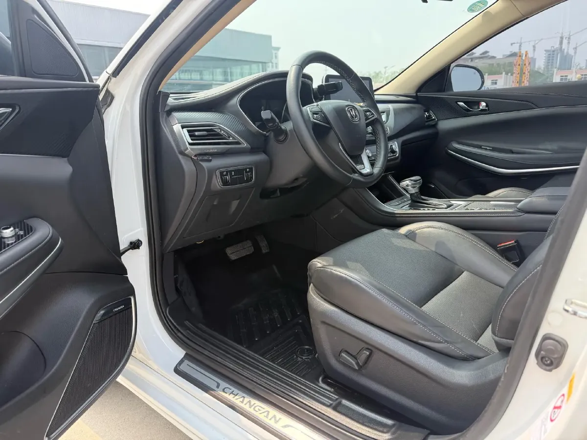 2020 ChangAn Raeton CC 1.5T 156HP L4 6AT,autocango,china used car exporter,china ev exporter,chinese used car exporter,chinese used ev exporter