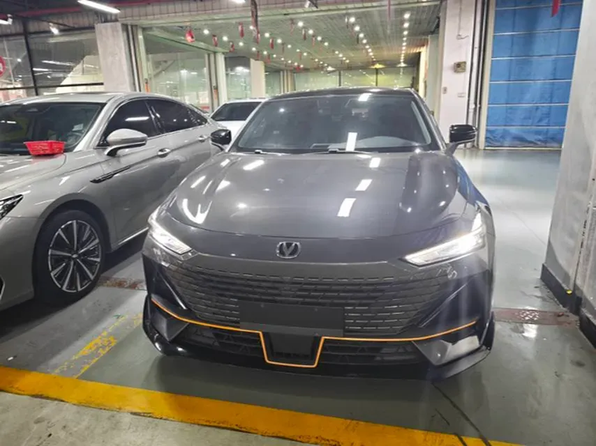 2022 ChangAn UNI-V 1.5T 188HP L4 7DCT,autocango,china used car exporter,china ev exporter,chinese used car exporter,chinese used ev exporter