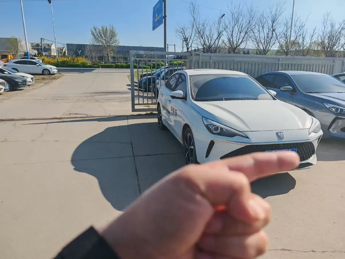 2024 Roewe i5 1.5L 129HP L4 CVT,autocango,china used car exporter,china ev exporter,chinese used car exporter,chinese used ev exporter