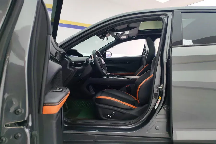 2023 ChangAn UNI-V 1.5T 188HP L4 7DCT,autocango,china used car exporter,china ev exporter,chinese used car exporter,chinese used ev exporter