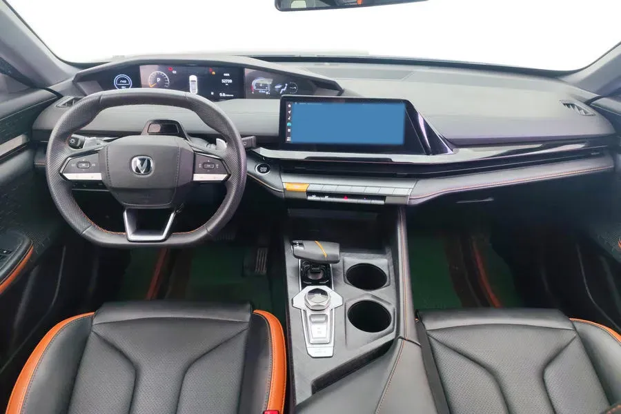 2023 ChangAn UNI-V 1.5T 188HP L4 7DCT,autocango,china used car exporter,china ev exporter,chinese used car exporter,chinese used ev exporter