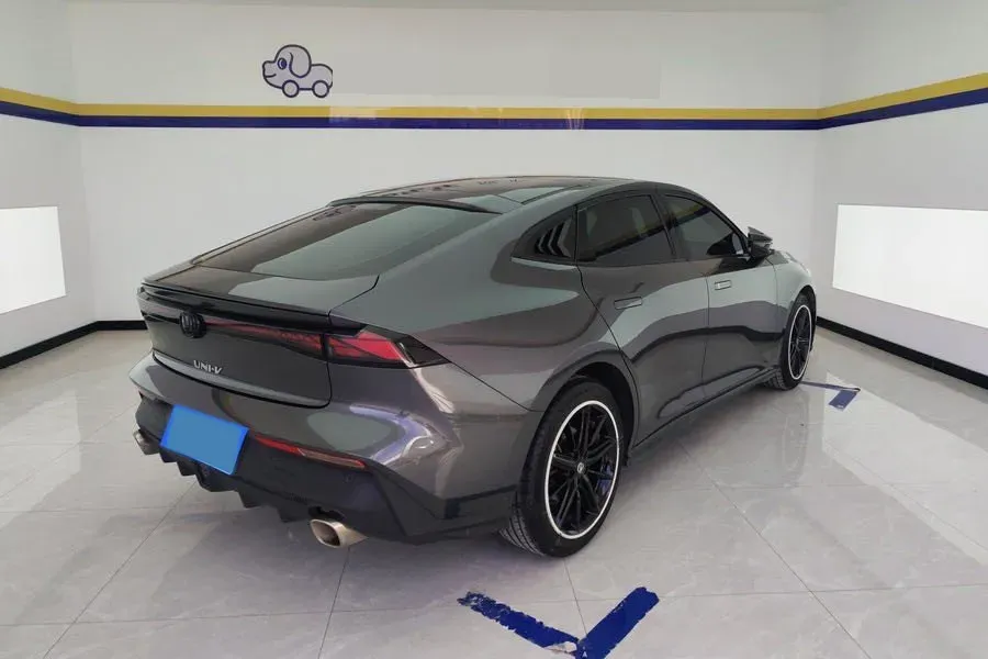 2023 ChangAn UNI-V 1.5T 188HP L4 7DCT,autocango,china used car exporter,china ev exporter,chinese used car exporter,chinese used ev exporter