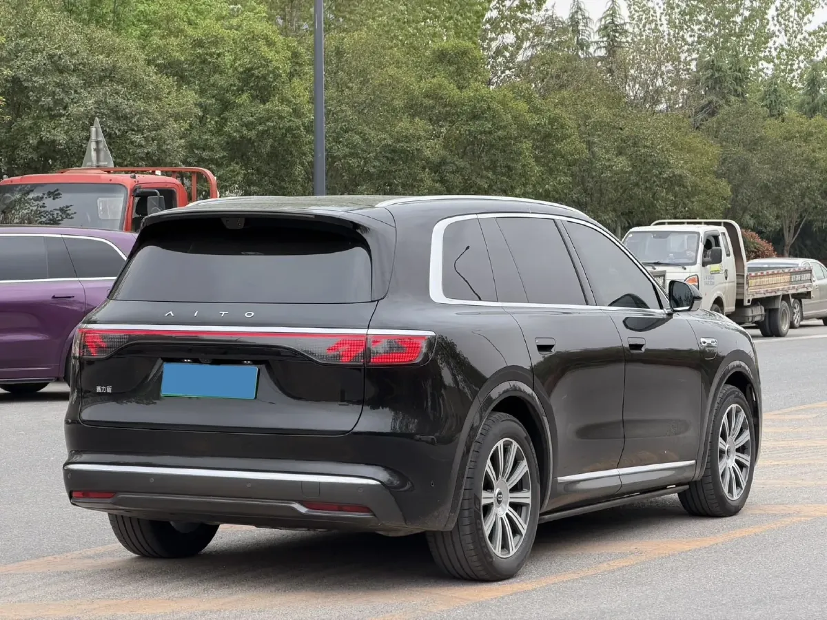 2025 AITO AITO M8 REEV 160HP REEV 53.4KWH,autocango,china used car exporter,china ev exporter,chinese used car exporter,chinese used ev exporter