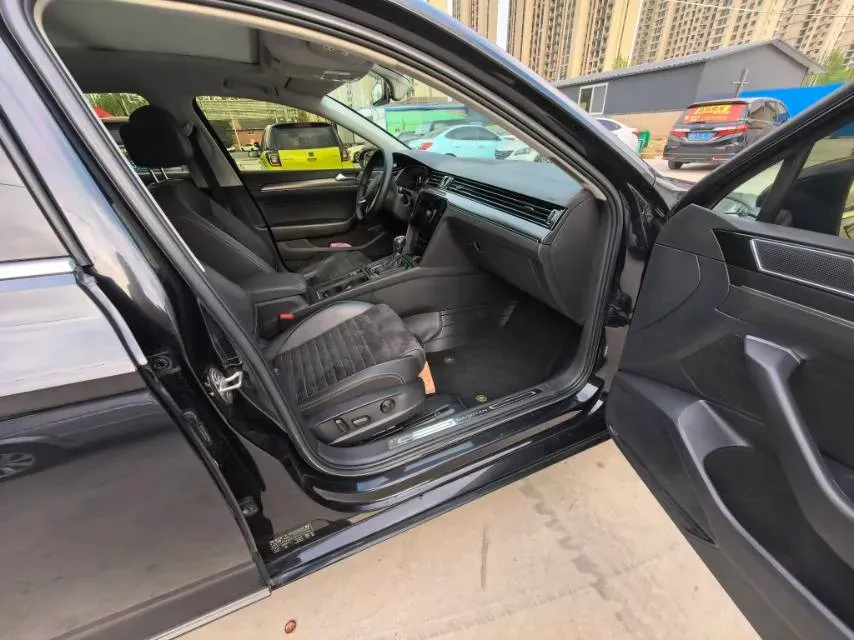 2020 Volkswagen Magotan 2.0T 186HP L4 7DCT,autocango,china used car exporter,china ev exporter,chinese used car exporter,chinese used ev exporter