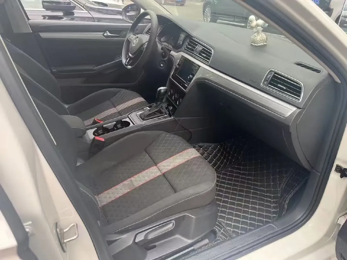 2019 Volkswagen T-Cross 1.4T 150HP L4 7DCT,autocango,china used car exporter,china ev exporter,chinese used car exporter,chinese used ev exporter