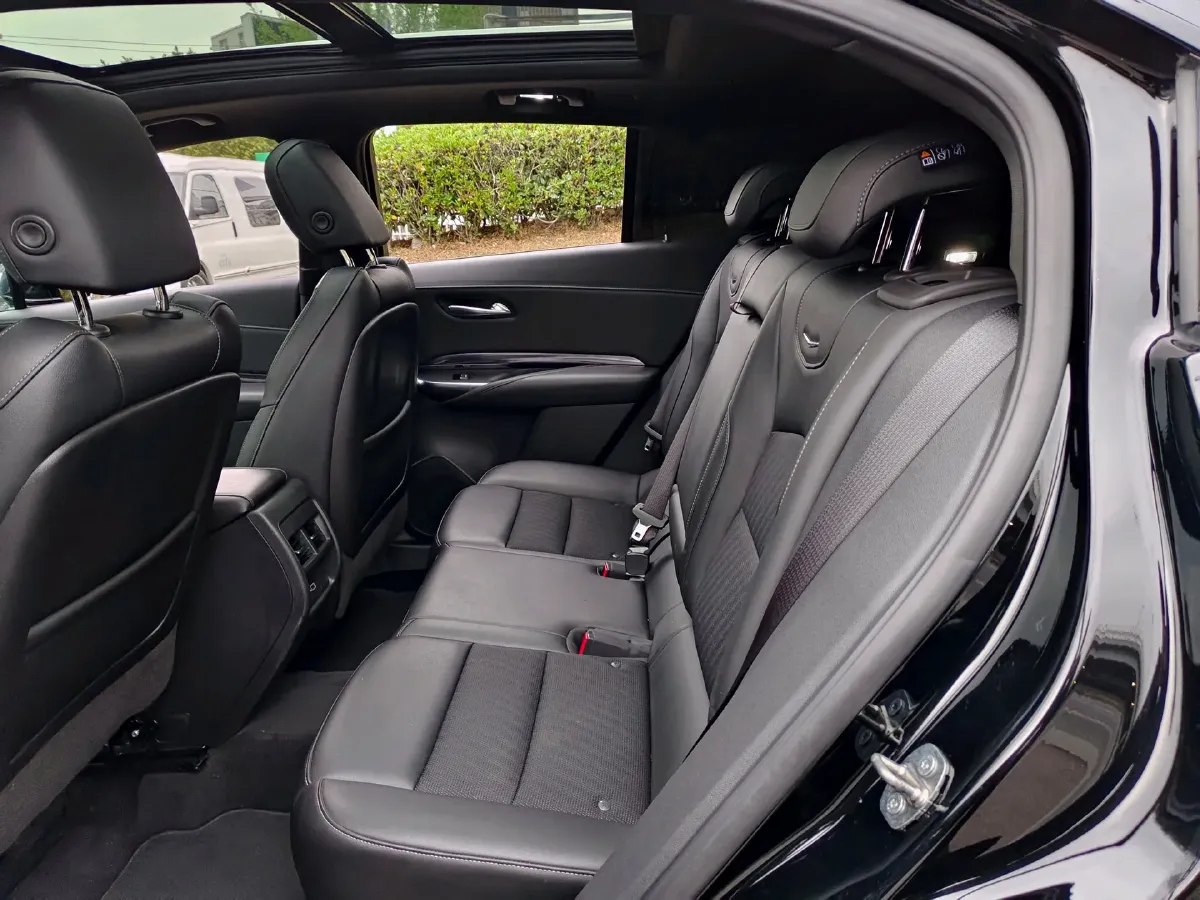 2021 Cadillac XT4 2.0T 237HP L4 9AT,autocango,china used car exporter,china ev exporter,chinese used car exporter,chinese used ev exporter