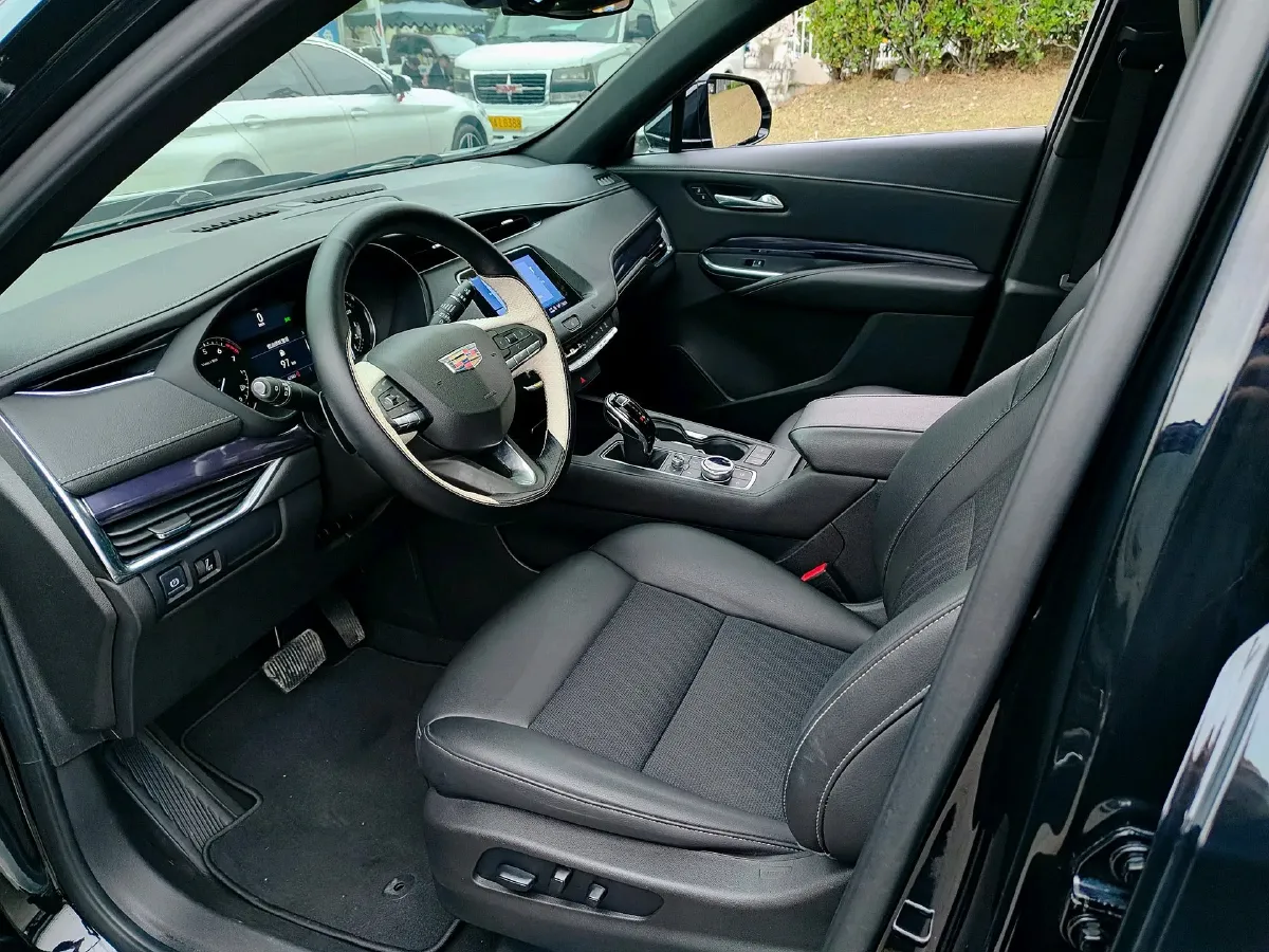 2021 Cadillac XT4 2.0T 237HP L4 9AT,autocango,china used car exporter,china ev exporter,chinese used car exporter,chinese used ev exporter