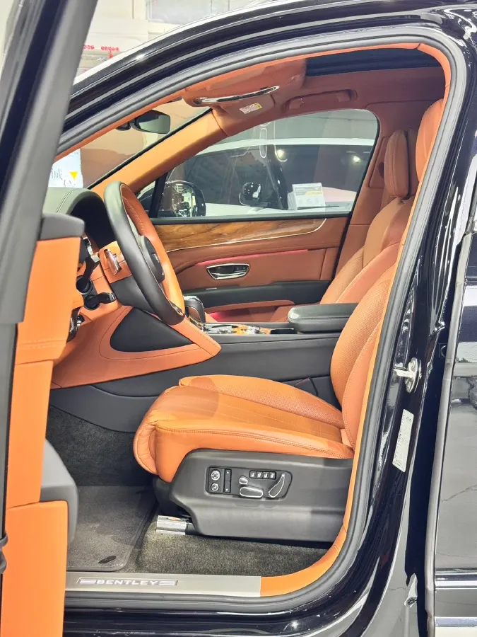 2021 Bentley Bentayga 4.0T 550HP V8 8AT,autocango,china used car exporter,china ev exporter,chinese used car exporter,chinese used ev exporter