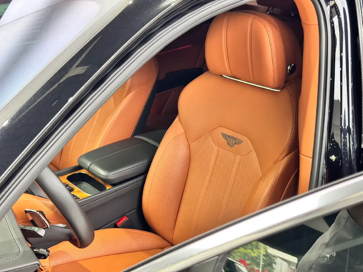 2021 Bentley Bentayga 4.0T 550HP V8 8AT,autocango,china used car exporter,china ev exporter,chinese used car exporter,chinese used ev exporter