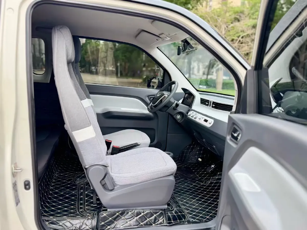 2021 WuLing HongGuang MINI EV BEV 13.9KWH,autocango,china used car exporter,china ev exporter,chinese used car exporter,chinese used ev exporter