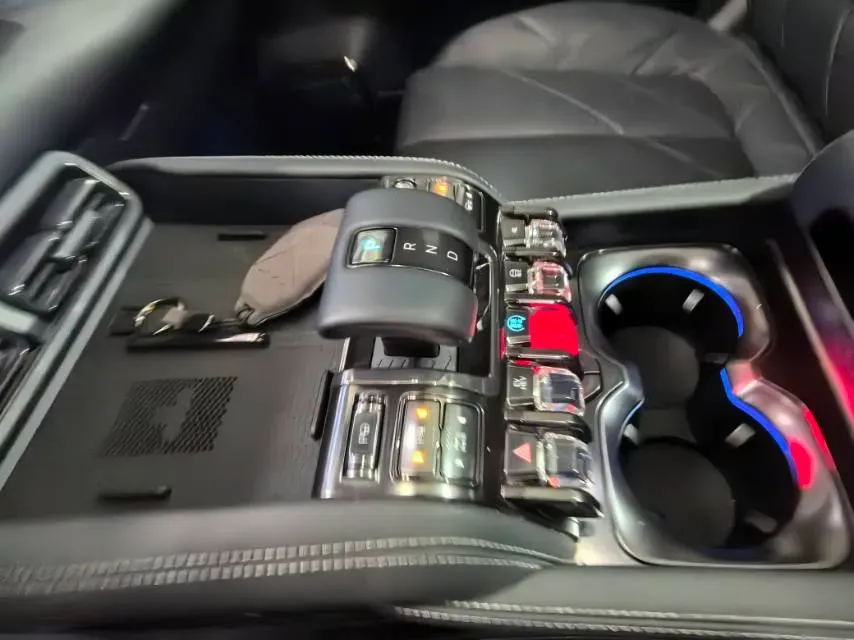 2023 FangChengBao Bao 5 1.5T 194HP L4 E-CVT PHEV 31.8KWH,autocango,china used car exporter,china ev exporter,chinese used car exporter,chinese used ev exporter