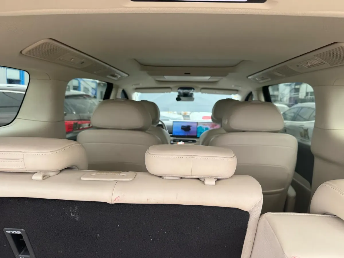 2025 Voyah Dream 1.5T 150HP L4 PHEV 41.7KWH,autocango,china used car exporter,china ev exporter,chinese used car exporter,chinese used ev exporter