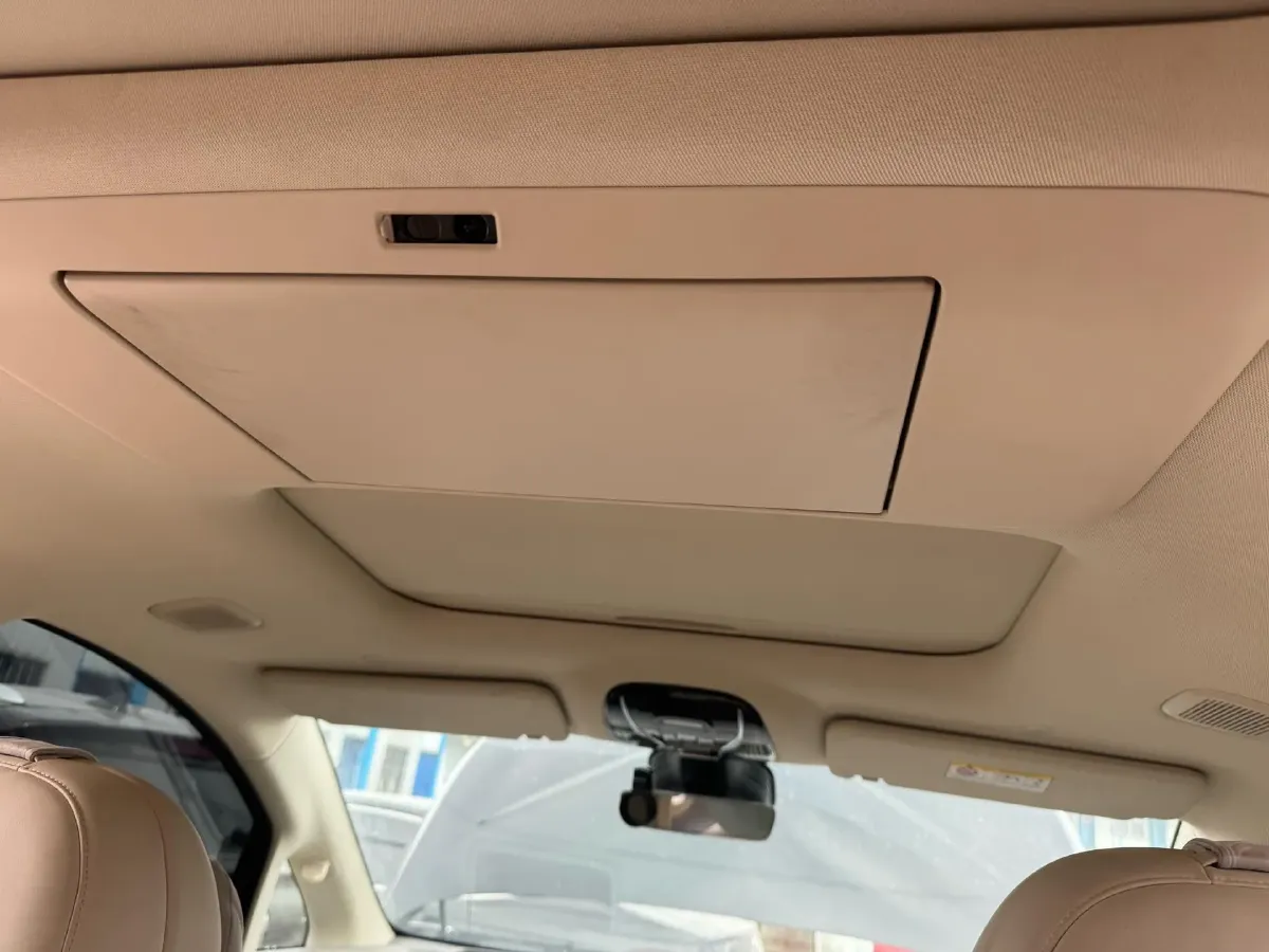 2025 Voyah Dream 1.5T 150HP L4 PHEV 41.7KWH,autocango,china used car exporter,china ev exporter,chinese used car exporter,chinese used ev exporter