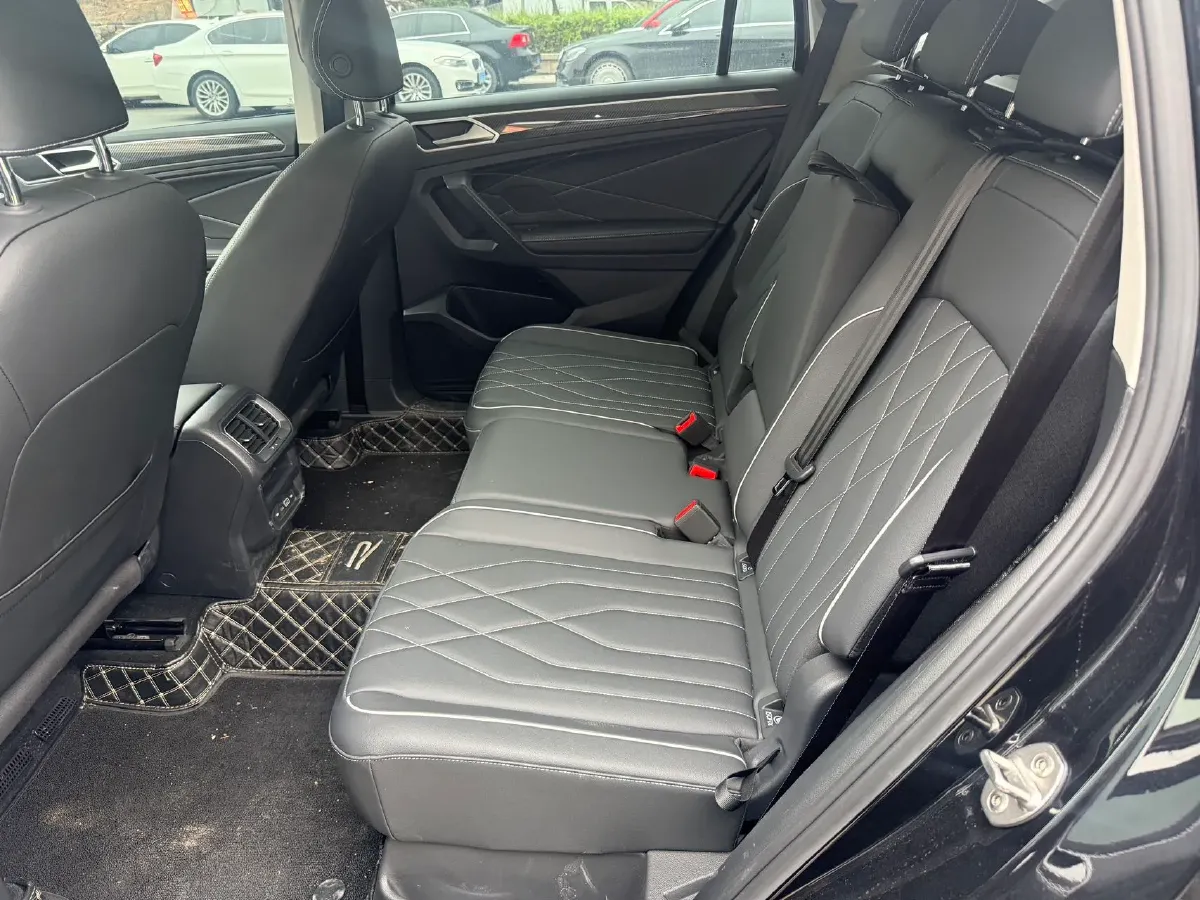 2024 Volkswagen Tiguan L 2.0T 186HP L4 7DCT,autocango,china used car exporter,china ev exporter,chinese used car exporter,chinese used ev exporter