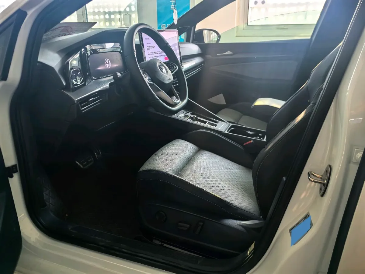 2025 Volkswagen Golf 1.5T 160HP L4 7DCT,autocango,china used car exporter,china ev exporter,chinese used car exporter,chinese used ev exporter