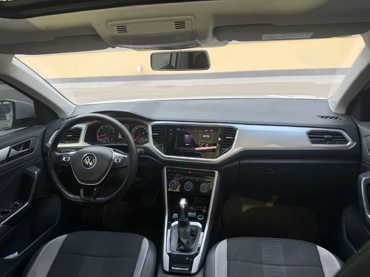 2022 Volkswagen T-Roc 1.4T 150HP L4 7DCT,autocango,china used car exporter,china ev exporter,chinese used car exporter,chinese used ev exporter