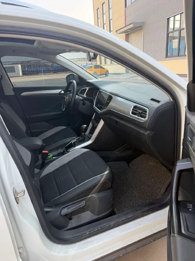 2022 Volkswagen T-Roc 1.4T 150HP L4 7DCT,autocango,china used car exporter,china ev exporter,chinese used car exporter,chinese used ev exporter