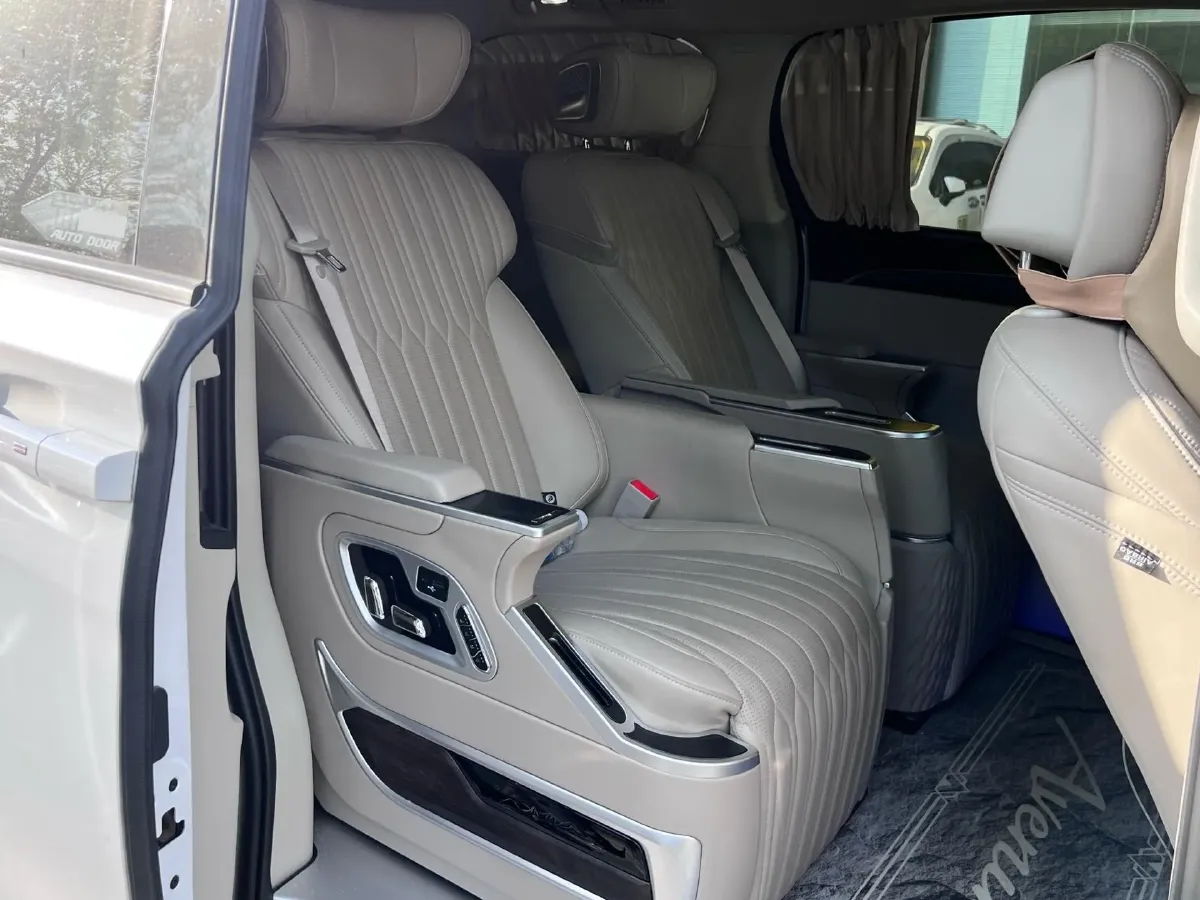 2023 Buick GL8 2.0T 237HP L4 9AT,autocango,china used car exporter,china ev exporter,chinese used car exporter,chinese used ev exporter