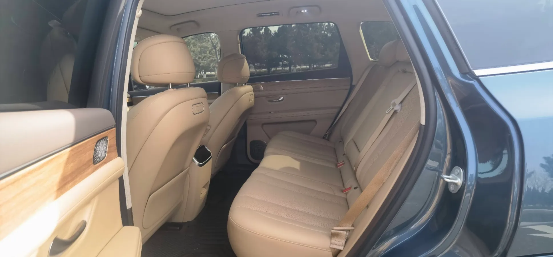 2024 AITO AITO M7 1.5T 152HP L4 REEV 42KWH,autocango,china used car exporter,china ev exporter,chinese used car exporter,chinese used ev exporter